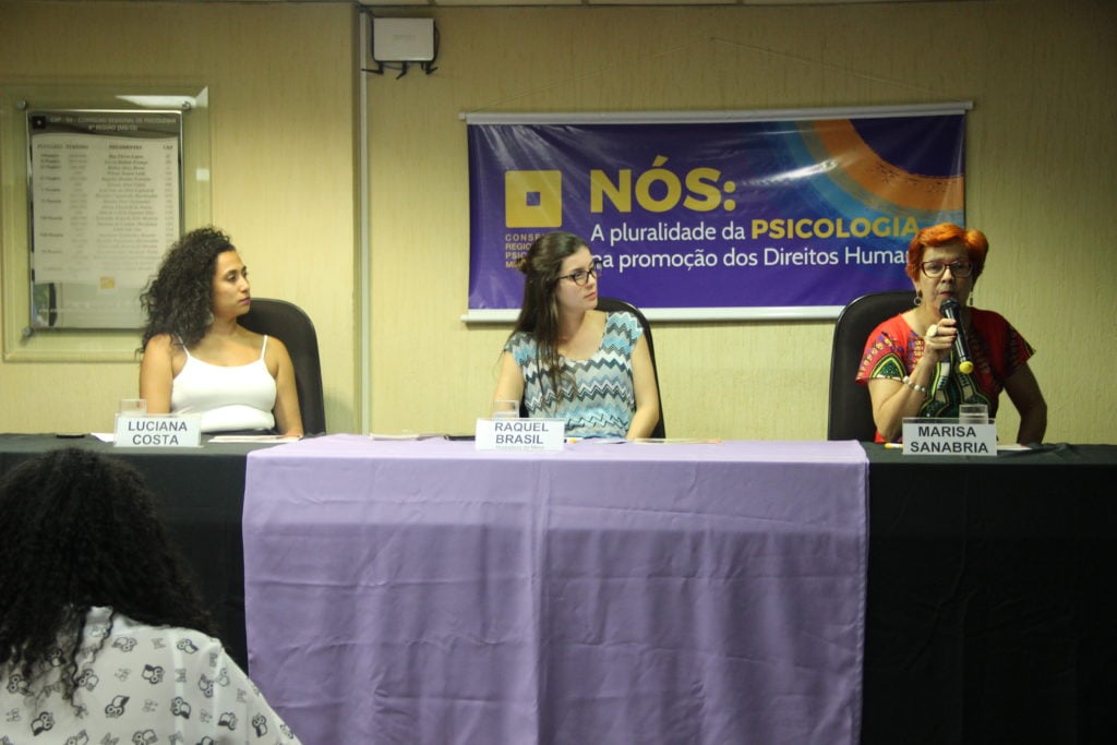 Integrantes da mesa do Psicologia em Foco. Da esquerda para a direita: Luciana Santos, Raquel Brasil e Marisa Sanabria