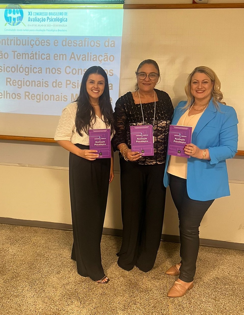 Fotografia da conselheira Elza Lobosque no Congresso Brasileiro de Avaliação Psicológica