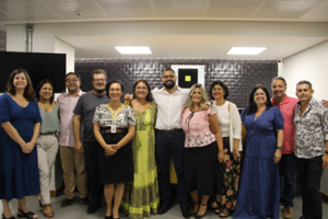 Fotografia das(os) participantes do encontro na sede do CRP-MG