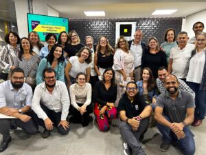 Foto com as(os) participantes da reunião ampliada sobre mediação de conflitos