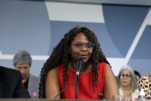 Conselheira Fabiana Alcântara representa a autarquia em audiência pública na ALMG